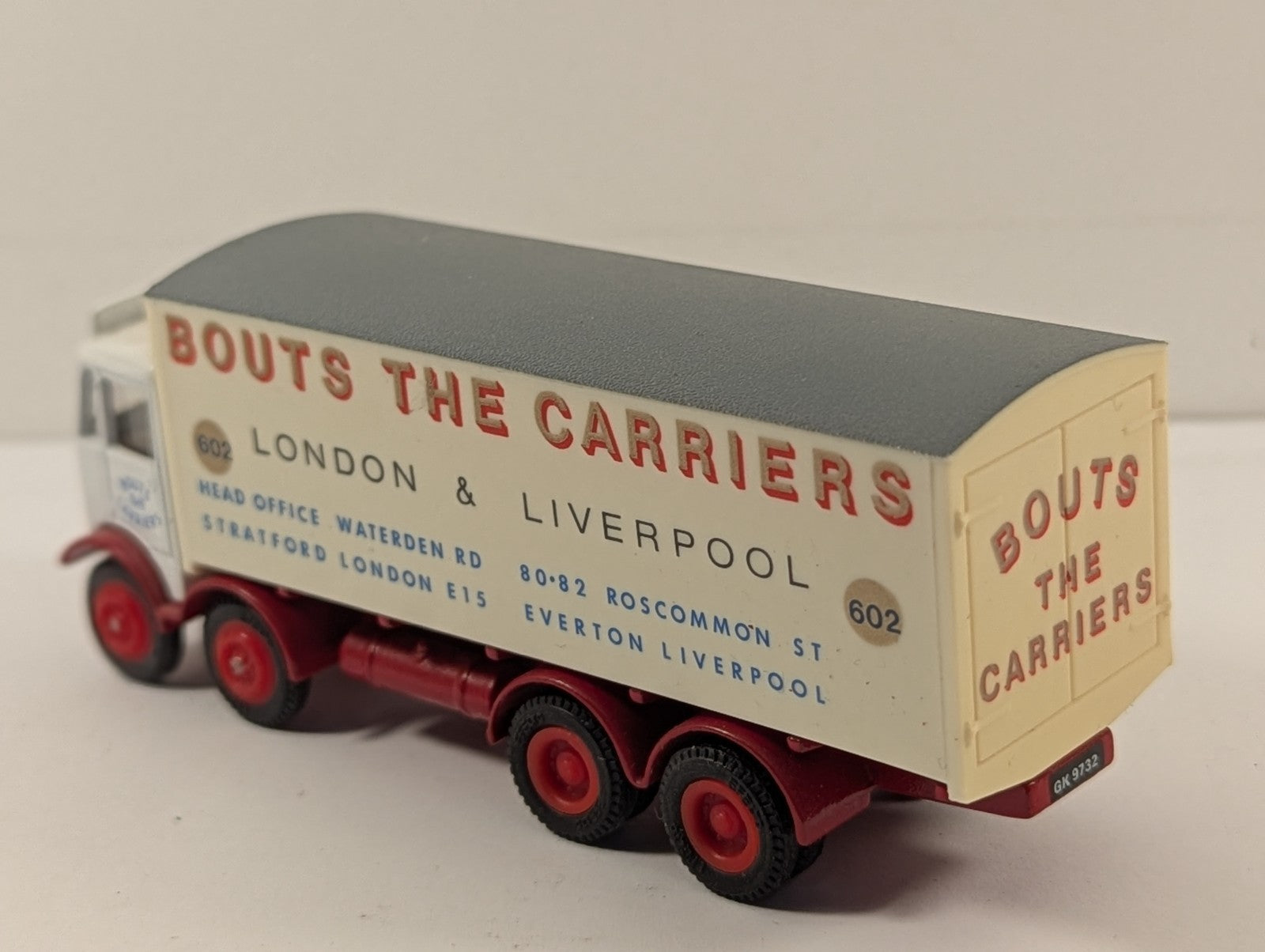 EFE 1:76 Scale AEC Mammoth Major MkI 8-Wheel Box Van Die-cast Model