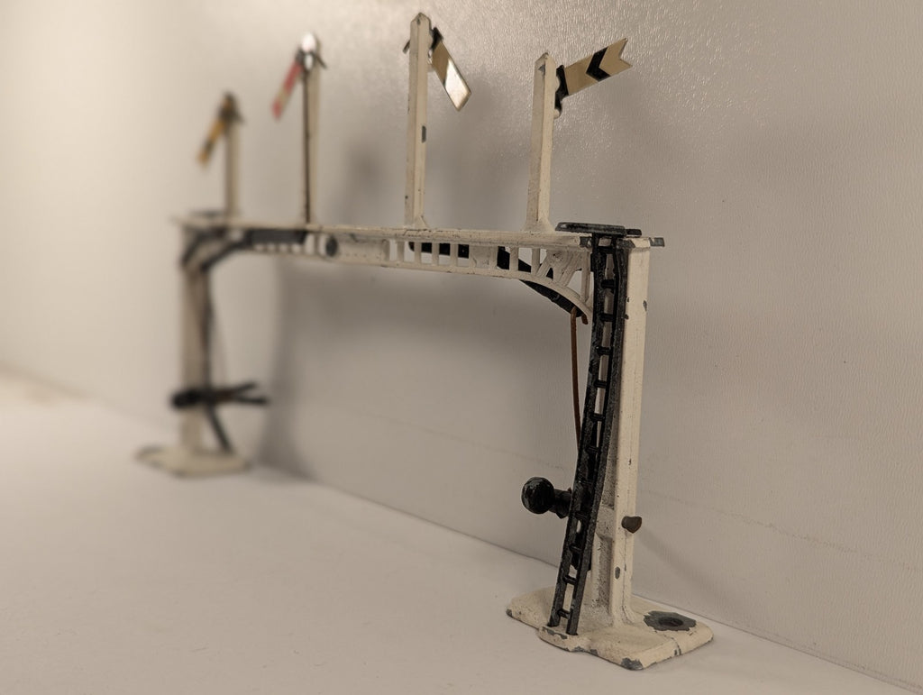 Crescent Toys O Gauge 4-Arm Signal Gantry Lineside Accessory White