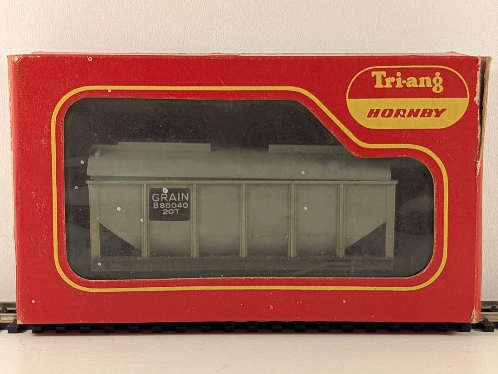 Tri-ang Hornby R215 OO Gauge Bulk Grain Wagon - Boxed