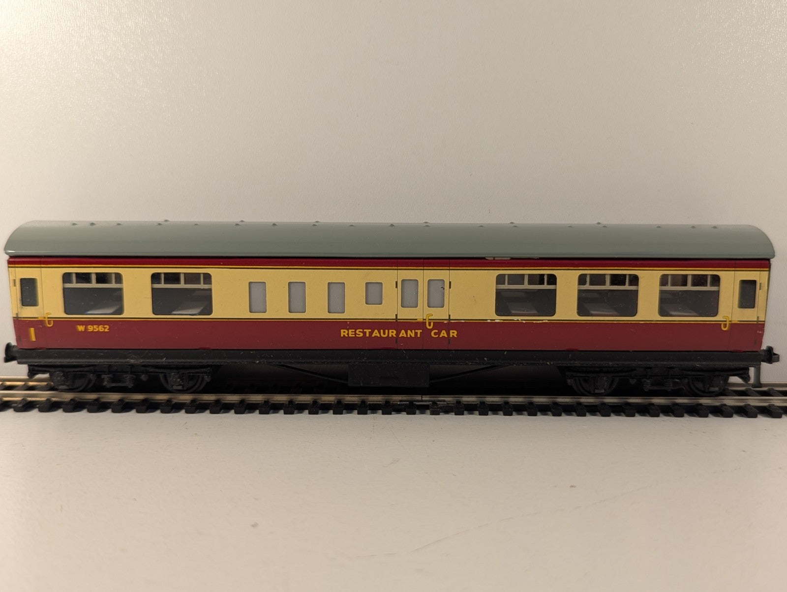 Hornby Dublo 32097 OO Gauge Stanier Restaurant Coach