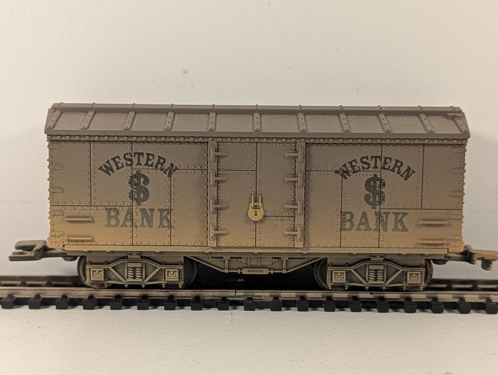 Hornby OO Gauge "Western Bank" Treasure Car Wagon - Toy Story 3 Train Set Split