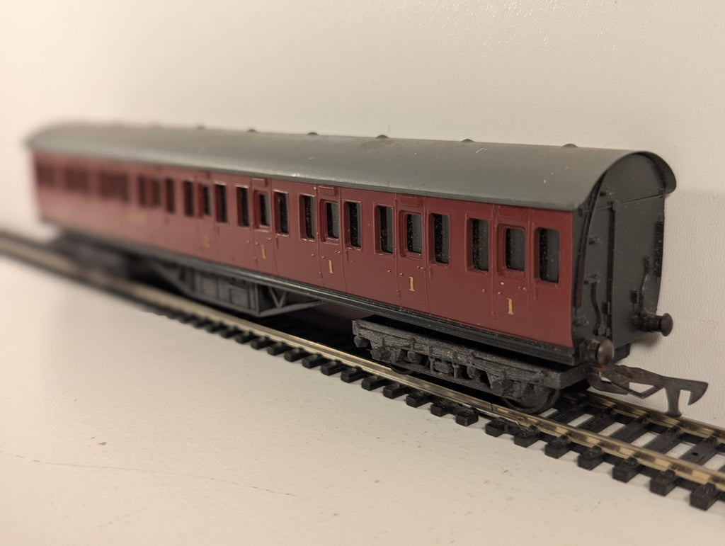 Graham Farish OO Gauge LMS Maroon Suburban Composite Coach