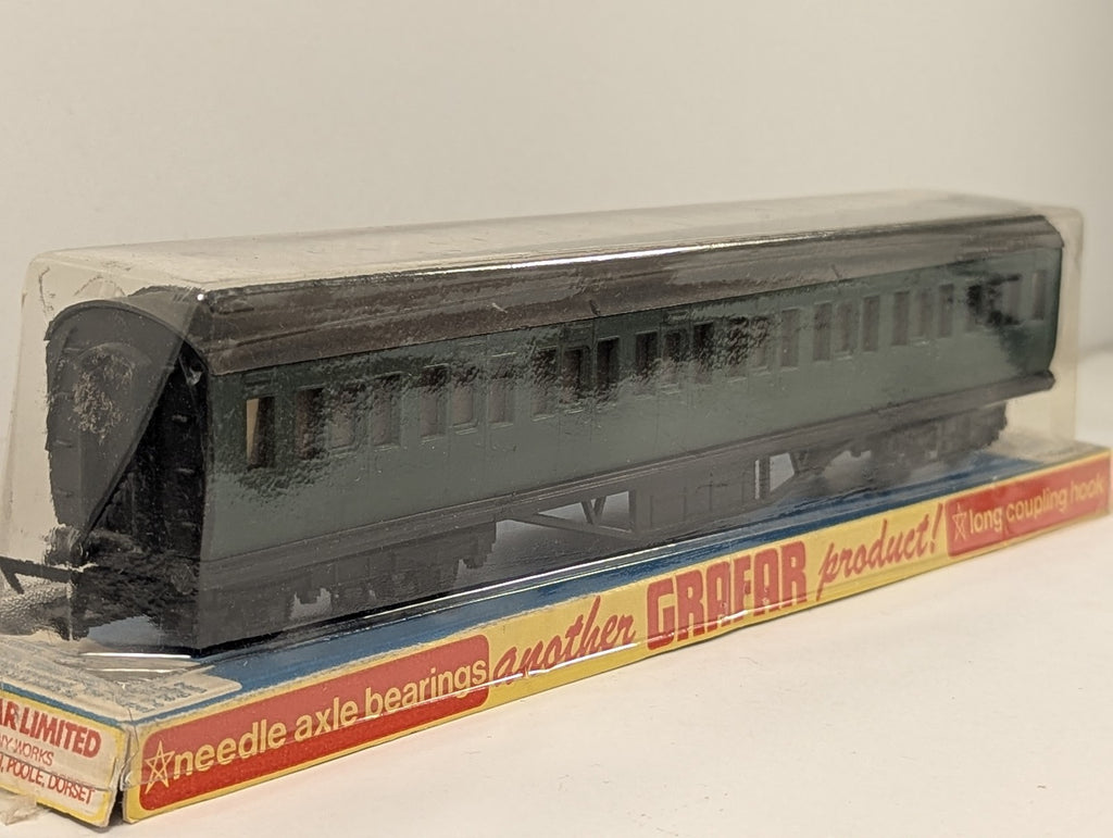 Graham Farish OO Gauge Suburban Coach Passenger Coach Southern Green