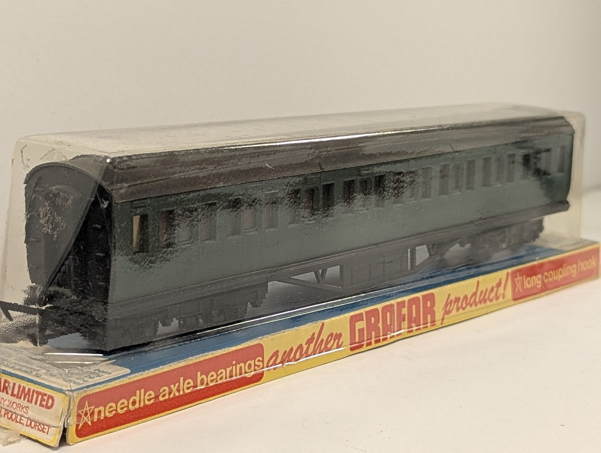 Graham Farish OO Gauge Suburban Coach Passenger Coach Southern Green