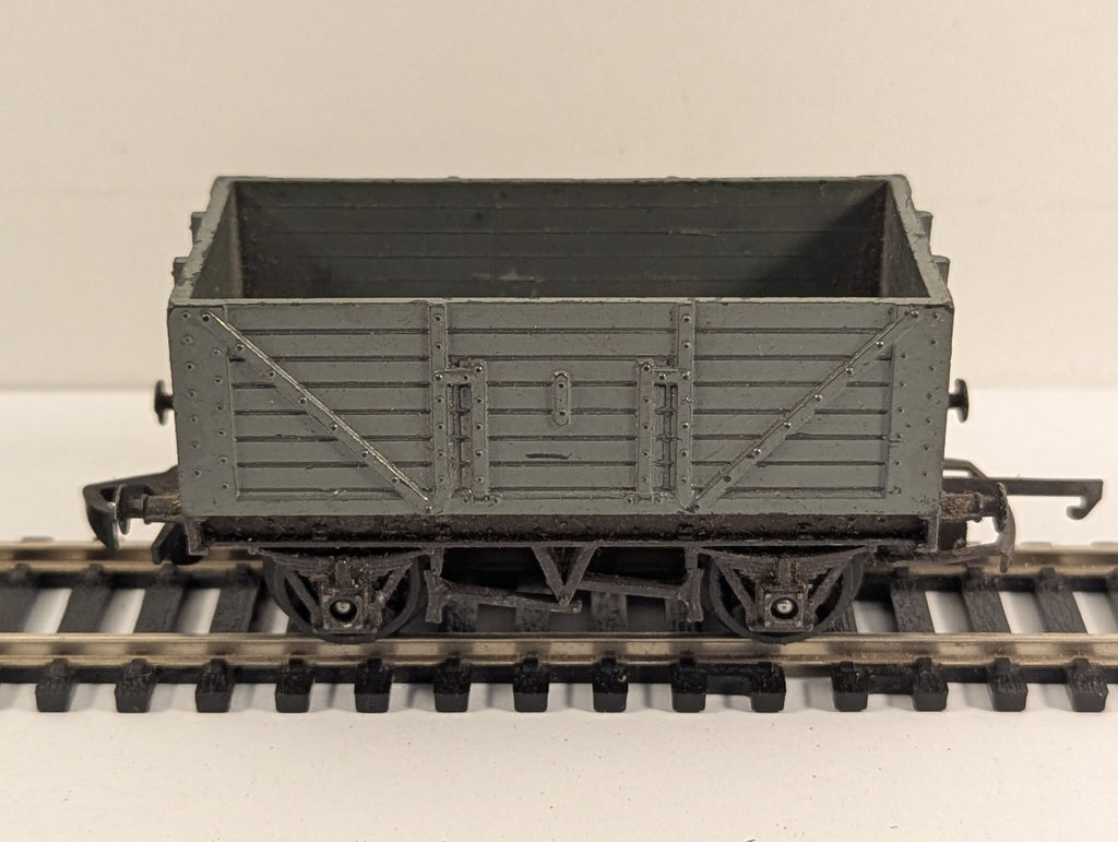 Tri-ang OO Gauge R10 7-Plank Open Wagon Grey  Converter