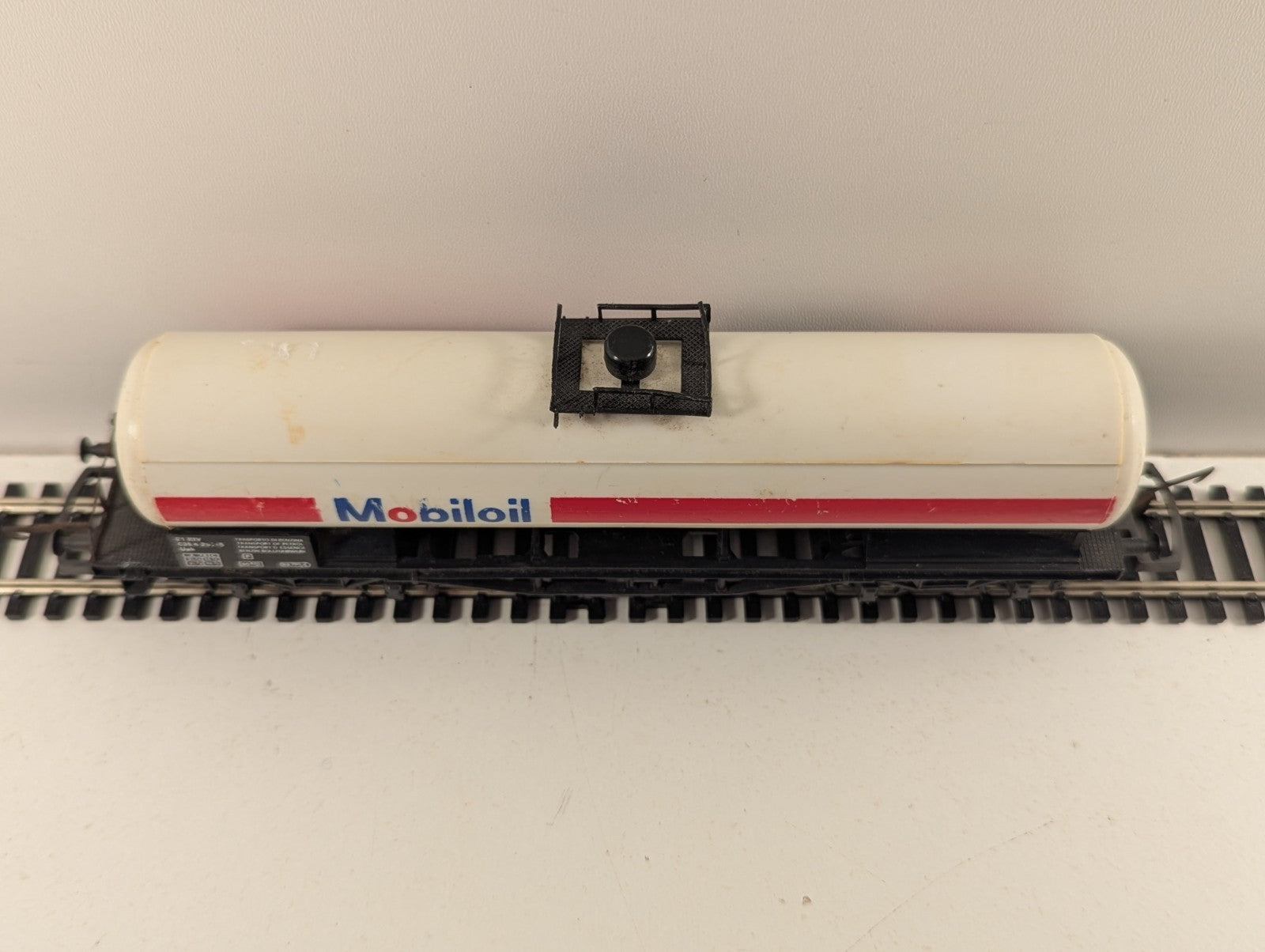 Lima 2903LIM HO Gauge Mobiloil Tank Wagon