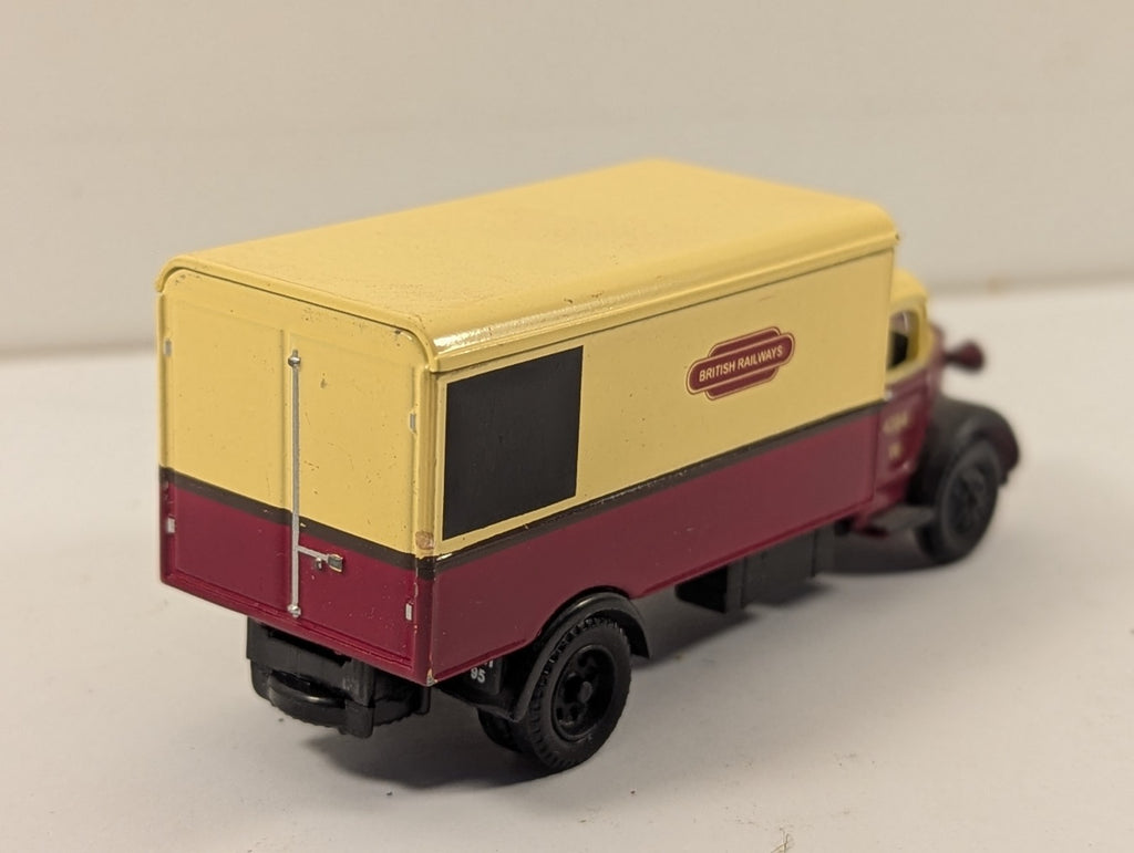 Classix OO Gauge Morris Commercial Y-Type Box Van Die-cast Model