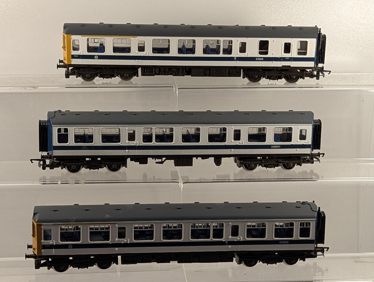 Hornby OO Gauge Class 110 B.R. 3-Car Diesel Multiple Unit Pack
