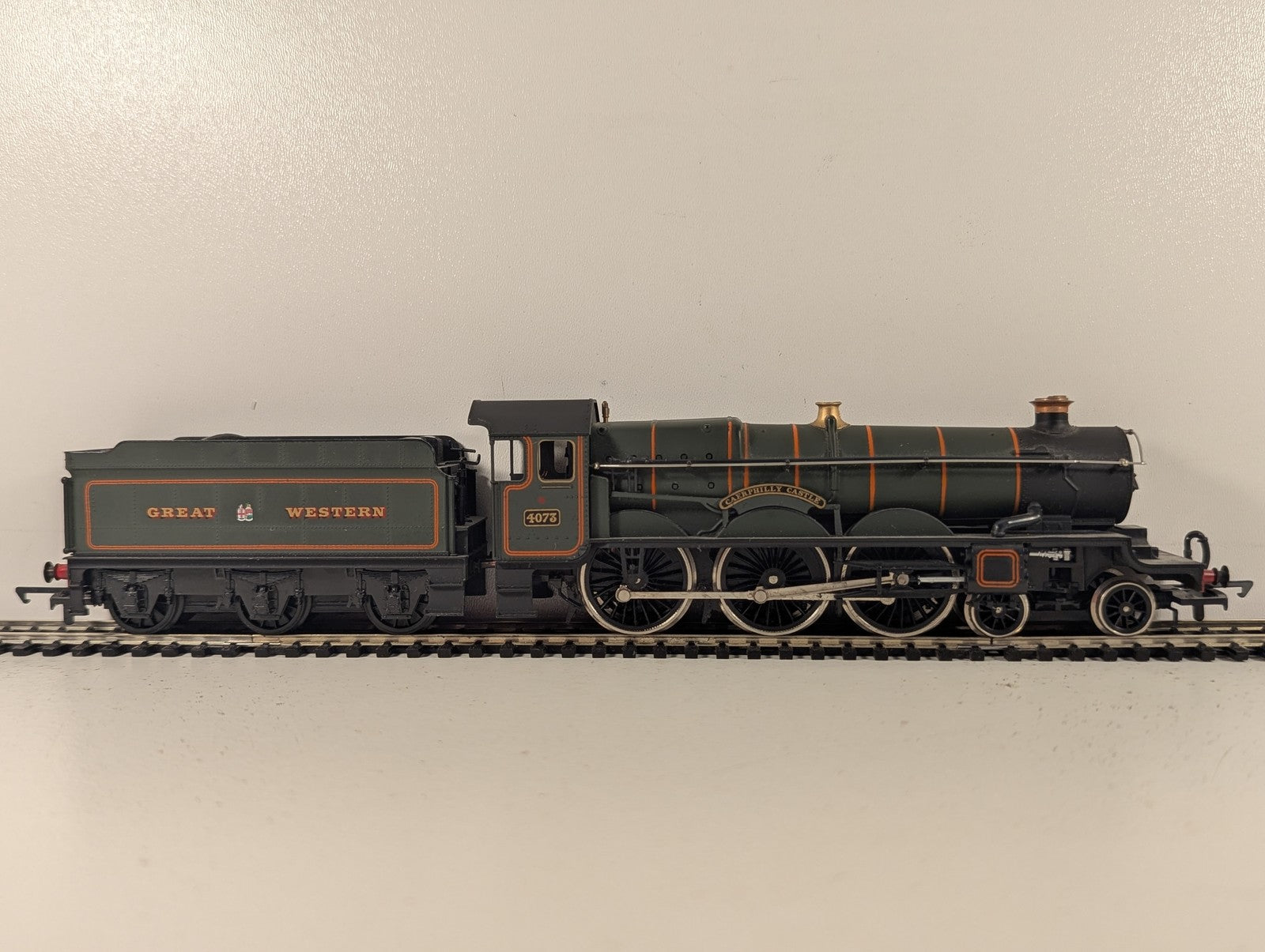 Airfix OO Scale Castle Class Caerphilly Castle Locomotive 4073 GWR Green 54124-2