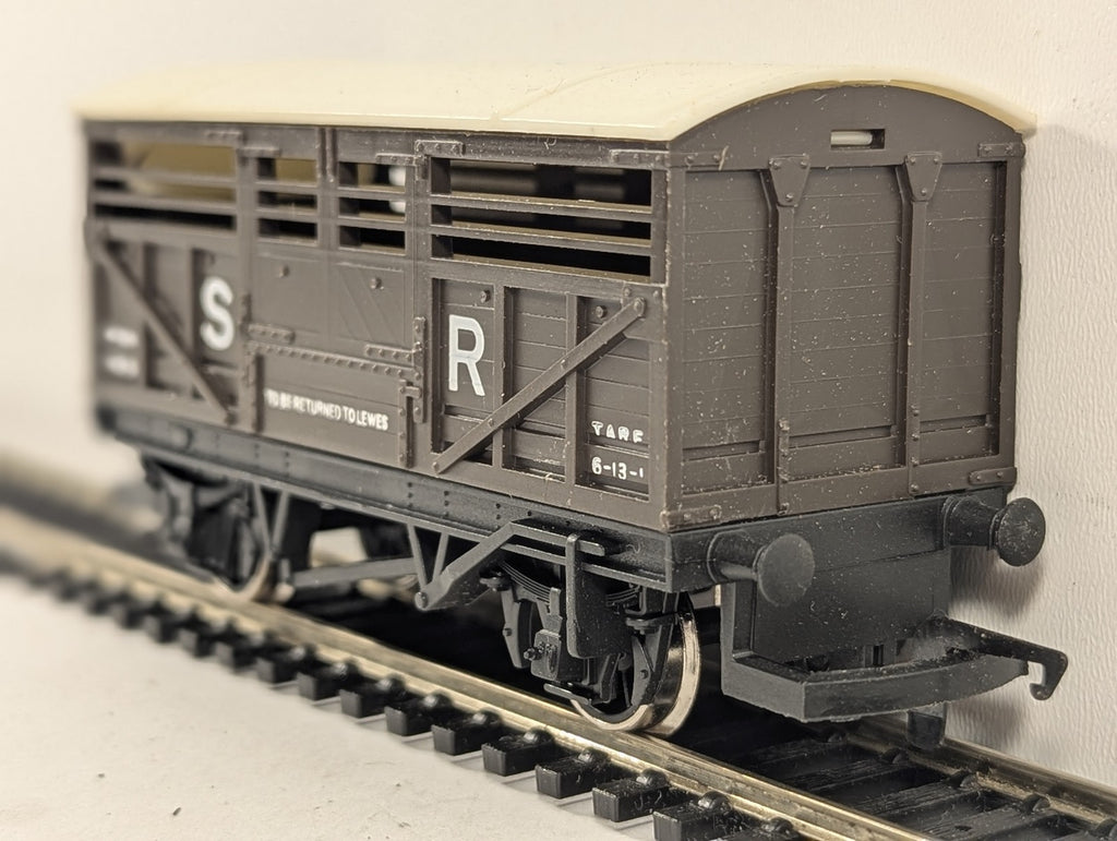 Hornby OO Gauge SR Cattle Wagon Goods Wagon 51915 SR Brown R564