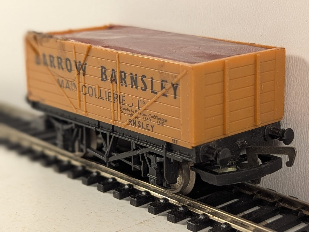 Lima OO Gauge 7-Plank Wagon Barrow Barnsley Goods Wagon