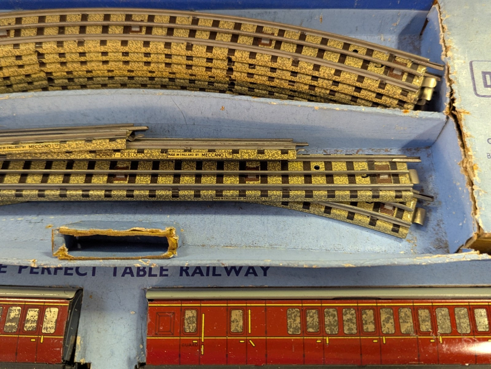 Hornby Dublo EDP18 OO Gauge BR 2-6-4 Tank Suburban Passenger Train Set
