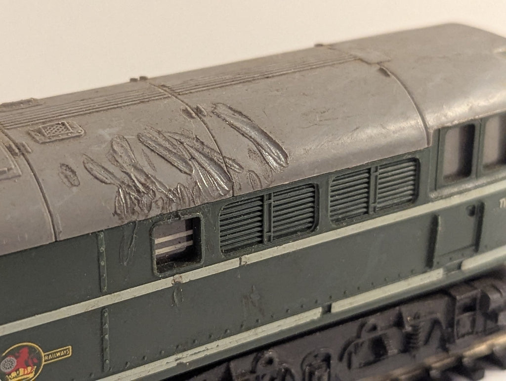 Tri-ang R357 OO Gauge Class 31 Diesel D5572 BR Green - Spares