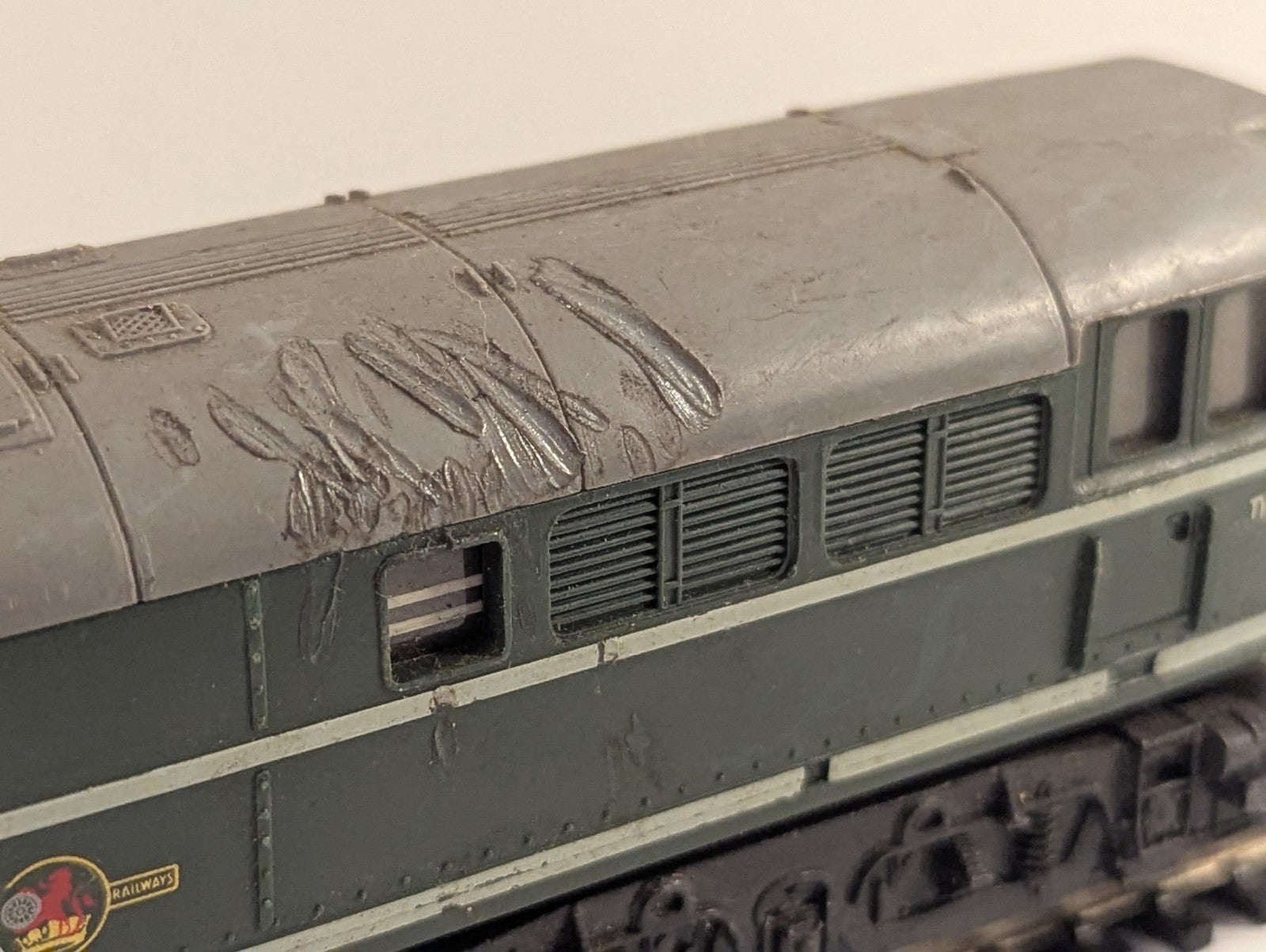 Tri-ang R357 OO Gauge Class 31 Diesel D5572 BR Green - Spares