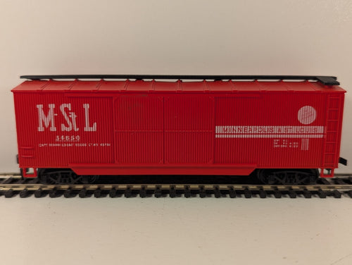 AHM HO Gauge M&StL 40ft Wood Sheathed Double Door Box Car