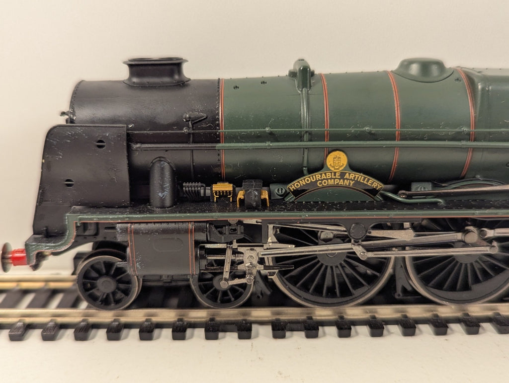 Hornby R2729 OO Gauge Royal Scot 4-6-0 - missing front and rear couplings DCC