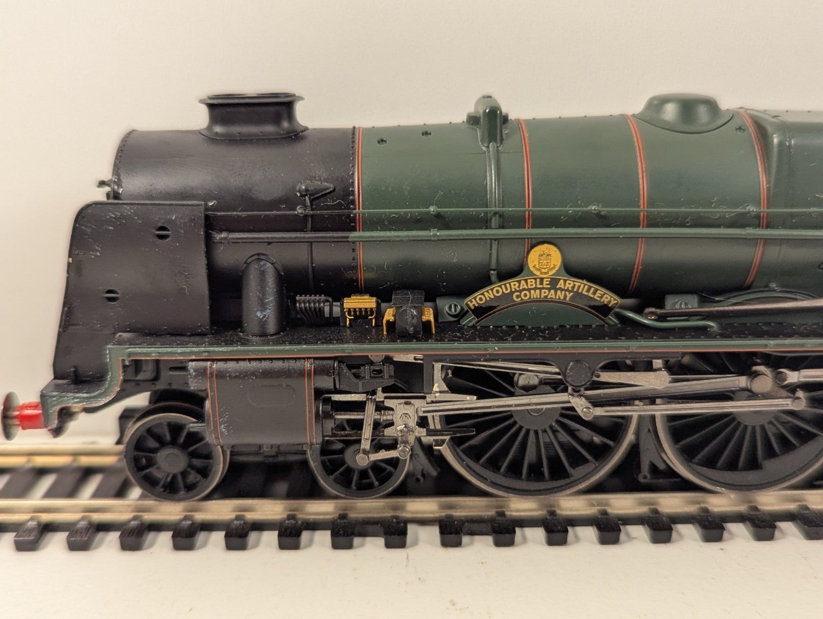 Hornby R2729 OO Gauge Royal Scot 4-6-0 - missing front and rear couplings DCC