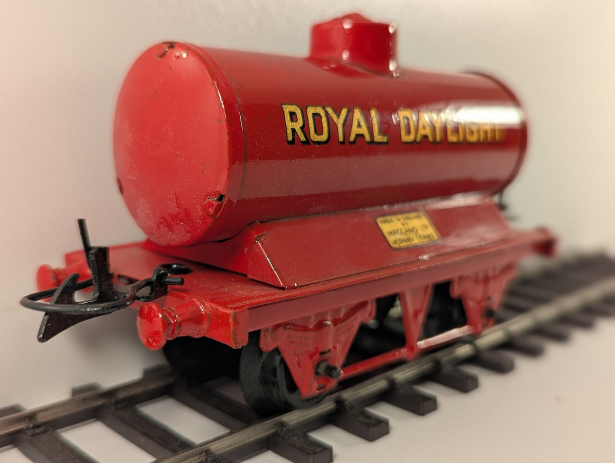 Hornby O Gauge Royal Daylight Petrol Tank Wagon Royal Daylight Red