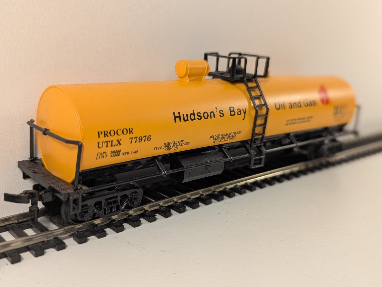 Life-Like HO Gauge Hudson’s Bay Oil & Gas Tank Wagon