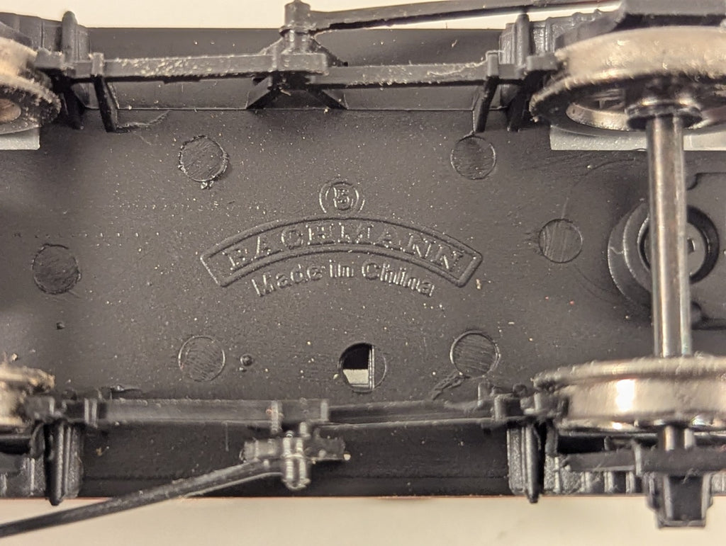 Bachmann OO Gauge 14 Ton Tank Wagon BP A3472 BP Silver 37-076