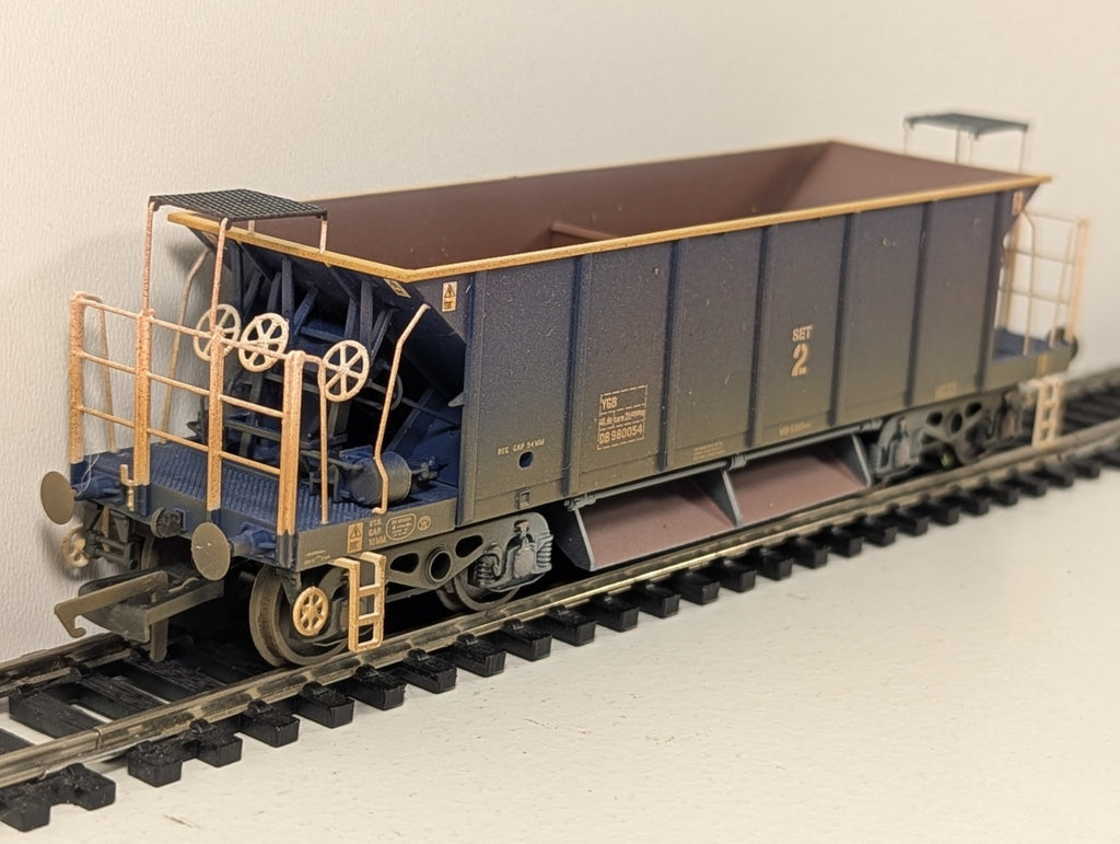 Hornby R6287C OO Gauge YGB “Seacow” Hopper DB980054 – Factory Weathered