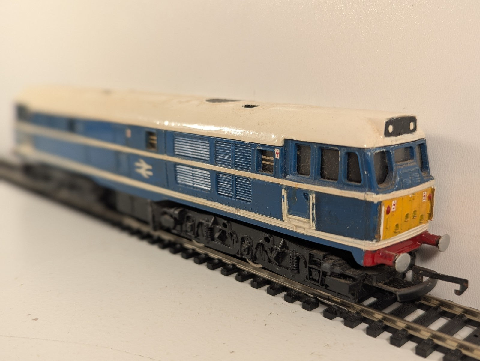 Tri-ang R357 OO Gauge Class 31 BR Blue Poor Runner