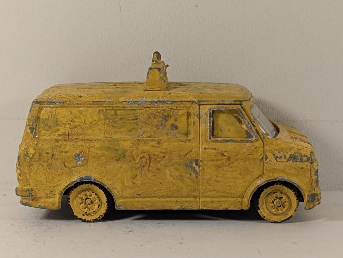 Dinky Toys 1:43 Bedford Van Die-cast Van VAM 27K Yellow