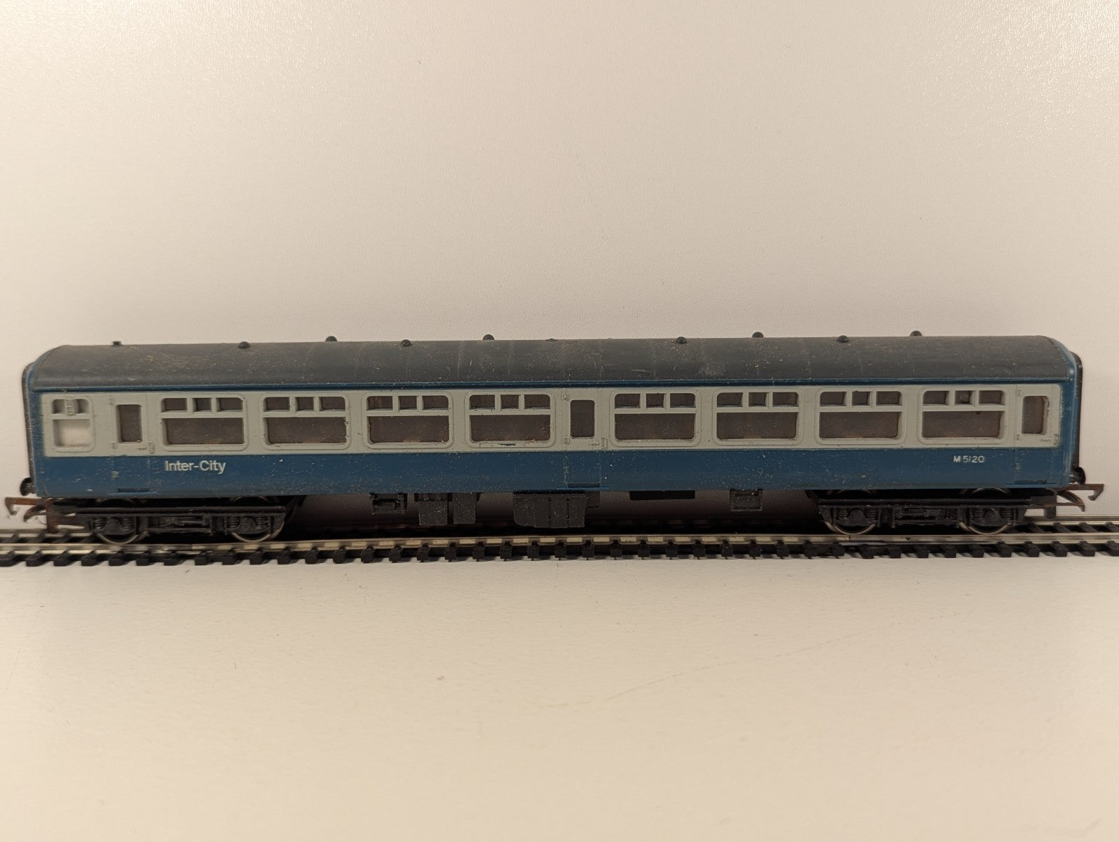 Hornby R724 OO Gauge BR Mk2 Standard Open Coach M5120