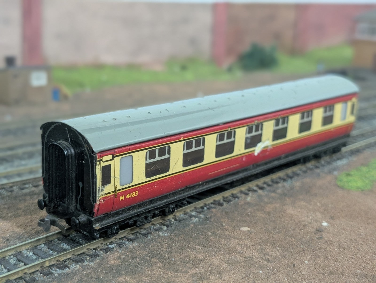 Hornby Dublo 32017 OO Gauge BR Stanier Coach M4183