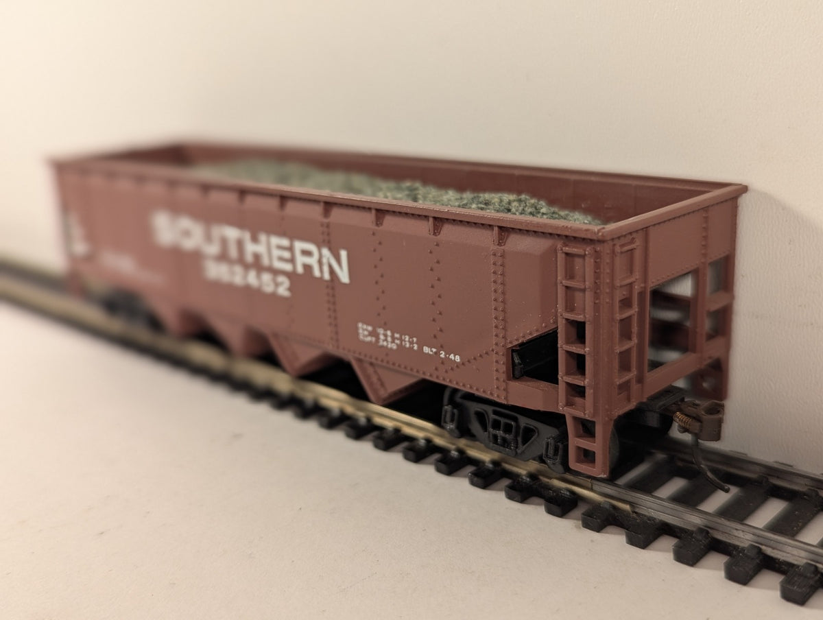 Bachmann HO Gauge Southern 3-Bay Offset Side Hopper Wagon 352452 Southern brown