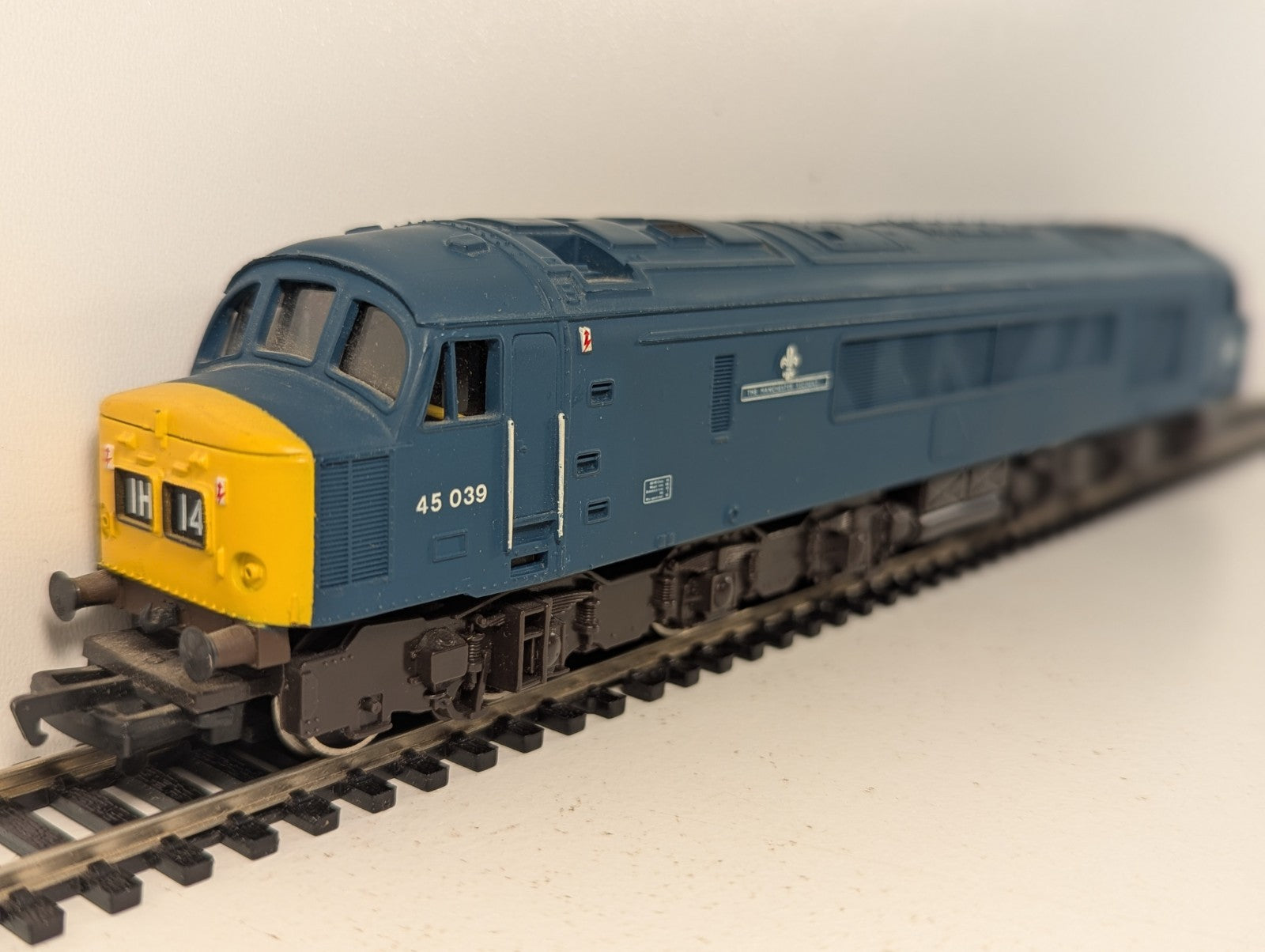 Mainline Railways 37-051 BR Class 45 "Peak" Diesel Locomotive OO Gauge - Boxed