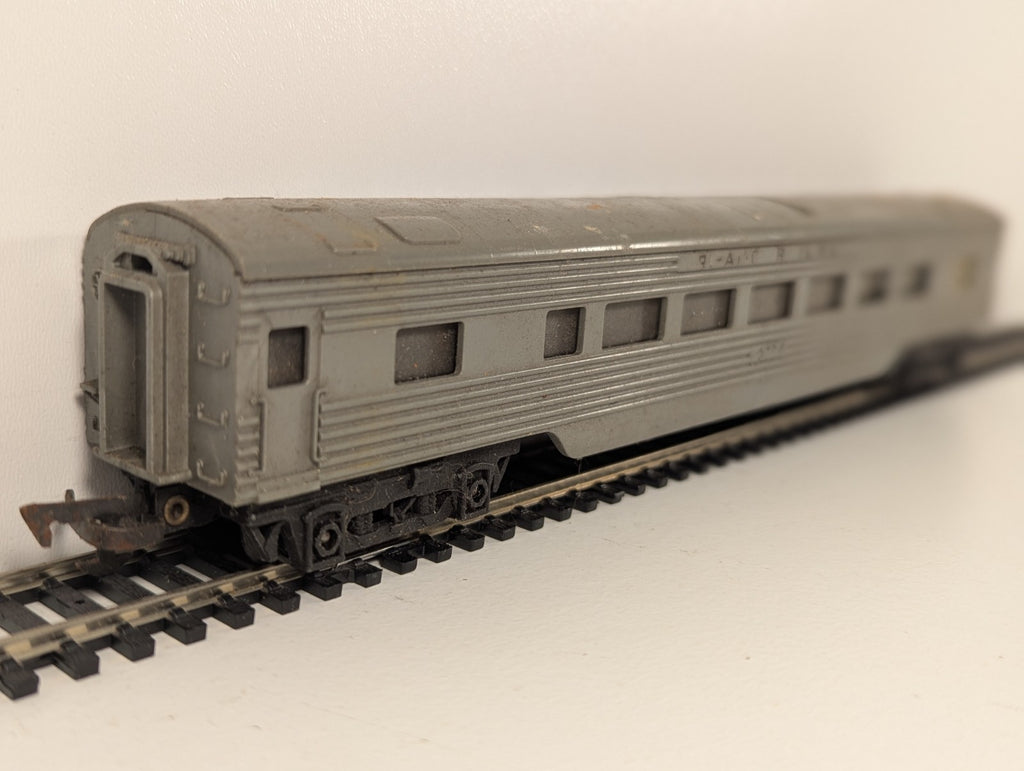 Tri-ang R24 OO Gauge Transcontinental Passenger Coach