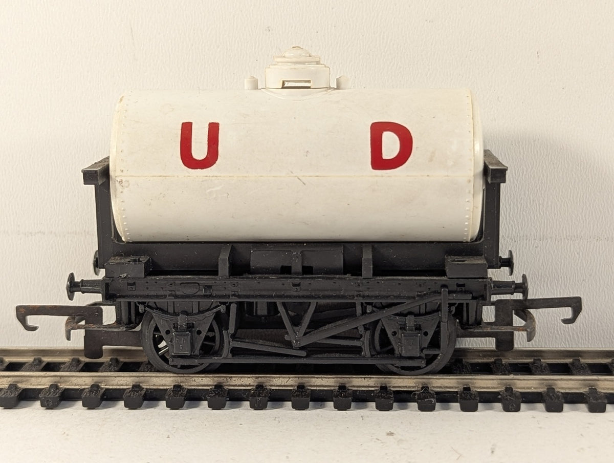 Tri-ang OO Gauge United Dairies Milk Tank Wagon R127