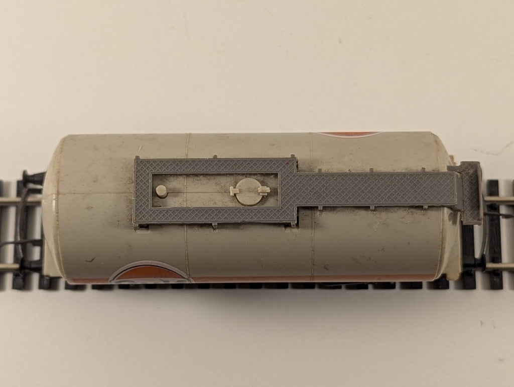 Hornby R731 OO Gauge Gulf Tank Wagon