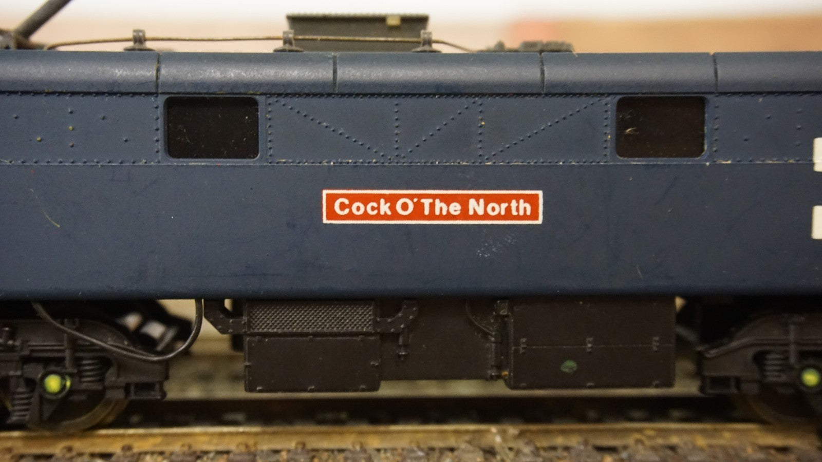 Lima 205155 Class 87 No 87022 Cock O' The North in Large Logo Livery