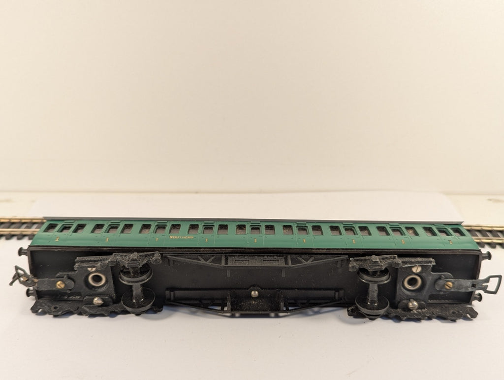 Graham Farish OO Gauge Southern Railway Green First Class Coach Boxed