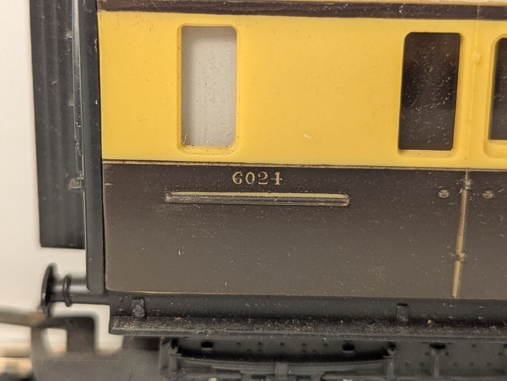 Hornby OO Gauge GWR Collett Composite Coach Passenger Coach 6024
