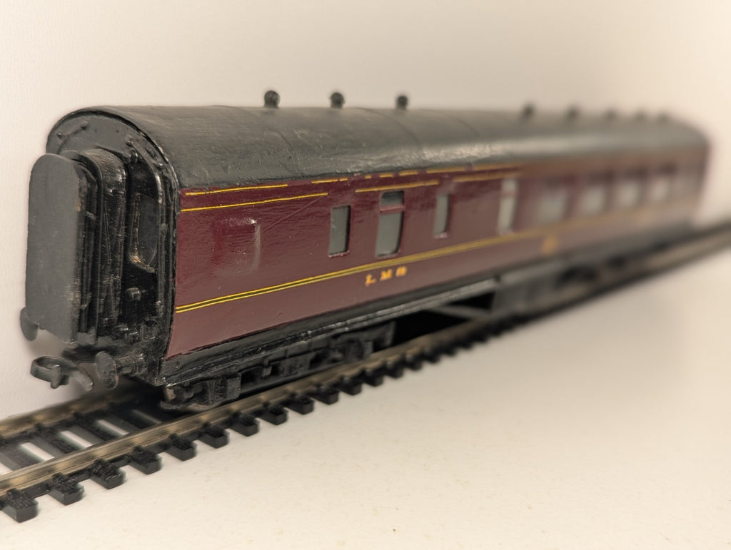 Exley OO Gauge LMS Maroon Third Class Corridor Coach