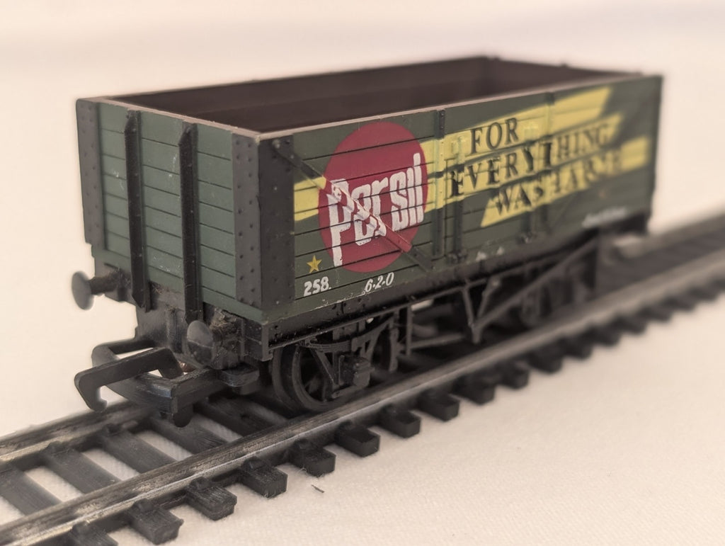 Mainline 37-128 OO Gauge 7 Plank Wagon “Persil”
