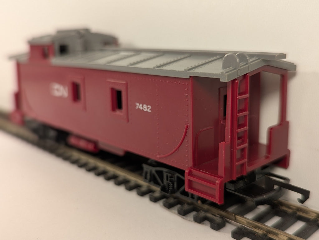 Hornby OO Gauge C.N. Caboose 7482 Canadian National Maroon R.1151
