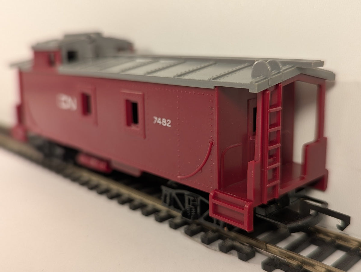 Hornby OO Gauge C.N. Caboose 7482 Canadian National Maroon R.1151