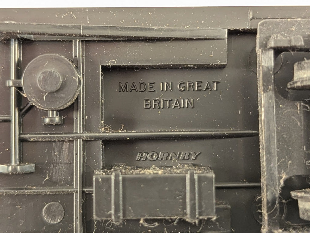 Hornby OO Gauge LNER Gresley Teak Corridor Composite Coach (Repainted Roof)