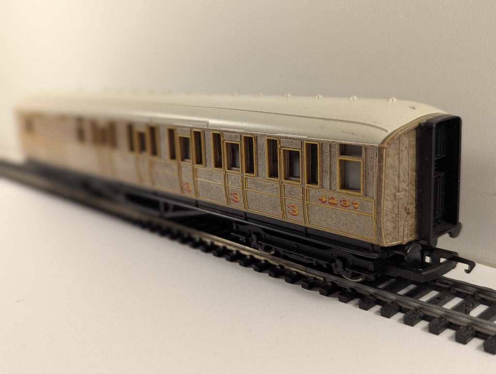 Hornby OO Gauge LNER Teak Brake Third Coach Passenger Coach 4237 R478