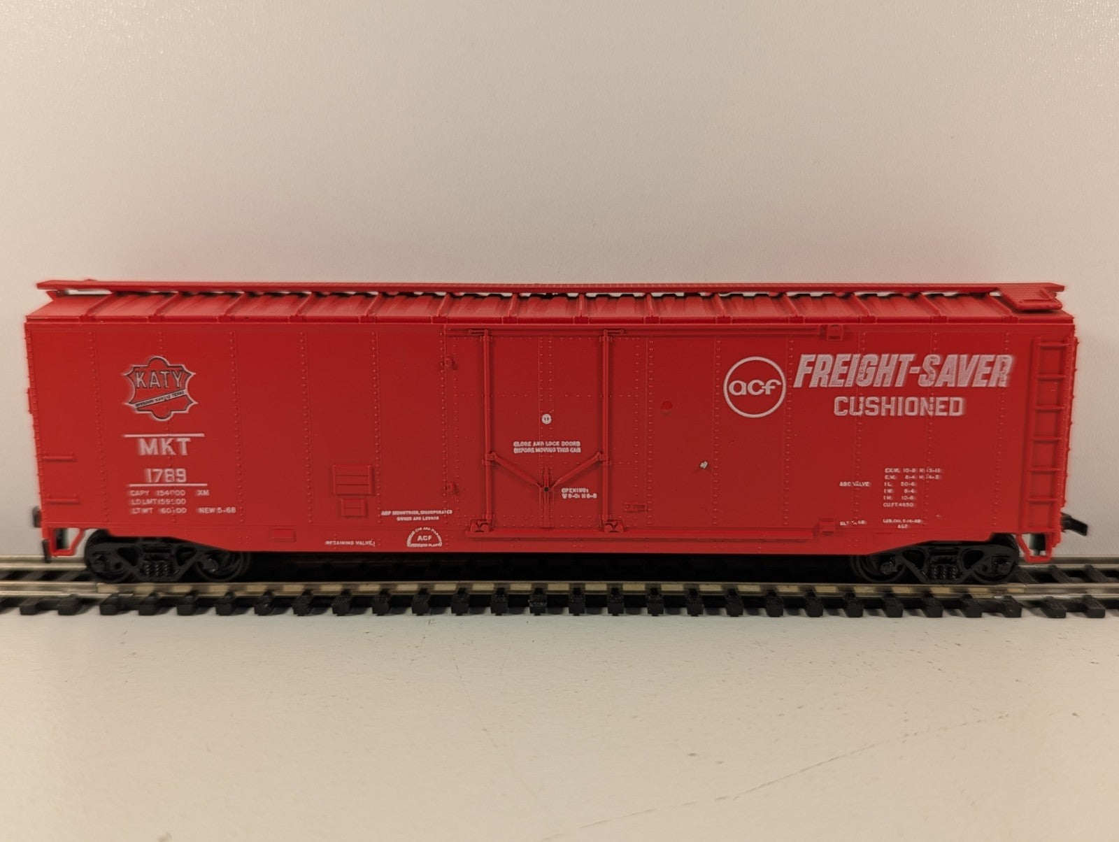 Athearn HO Gauge MKT Katy 50ft Plug Door Boxcar 1789