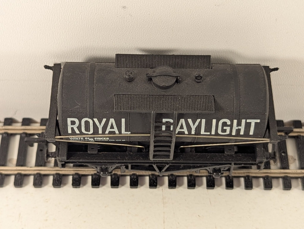 Mainline 37-134 Royal Daylight 12 Ton Petrol Tank Wagon OO Gauge
