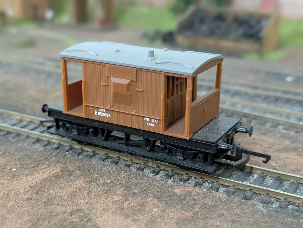 Hornby R218 20T Brake Van BR Bauxite B952698 OO Gauge