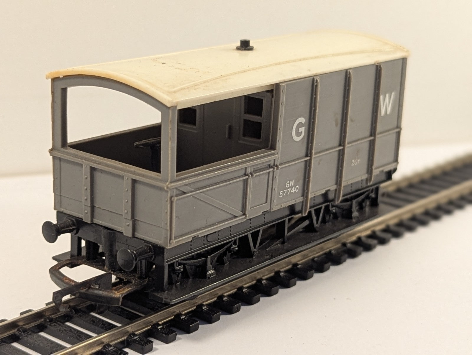 Tri-ang R16 OO Gauge GWR 20t Toad Brake Van 57740
