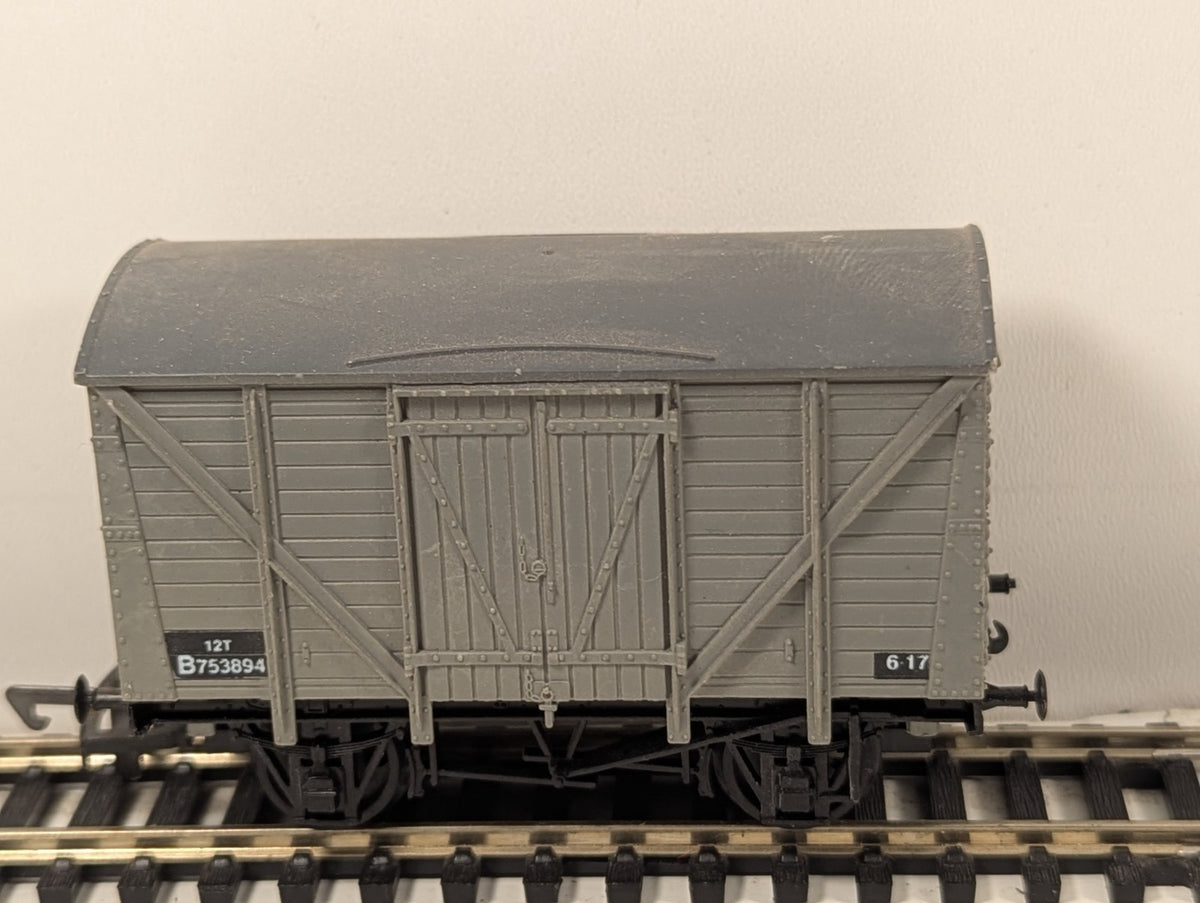 Dapol OO Gauge BR Grey Van (Missing Buffer & Coupling)