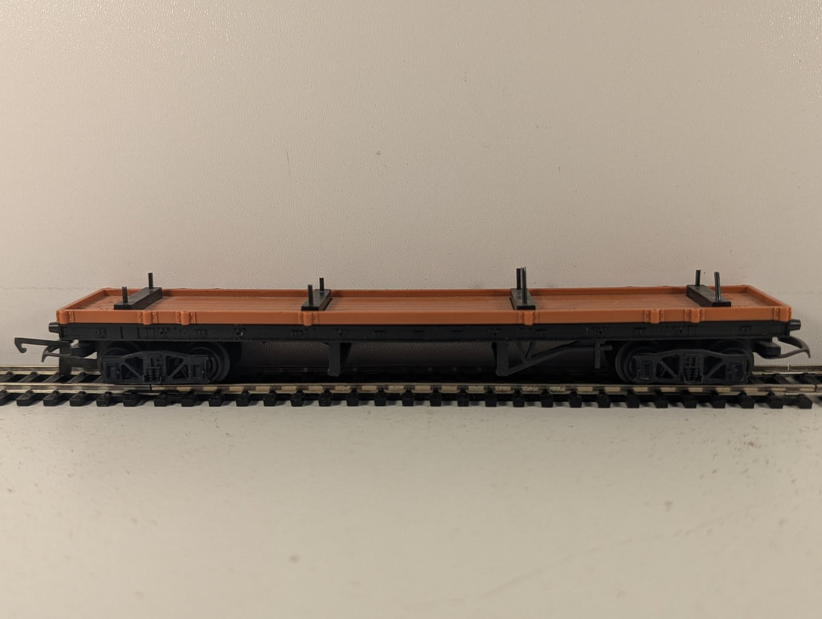 Tri-ang OO Gauge Bogie Bolster Wagon Goods Wagon Unlettered Brown and Black