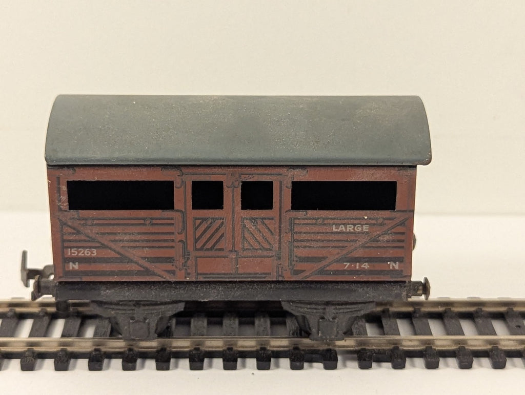 Trix Twin LNER Cattle Wagon OO Gauge - Missing Coupler